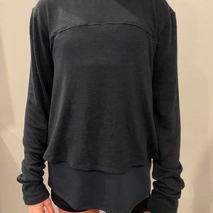 ATHLETA GIRL LAYERED LING SLEEVE🥾🌲